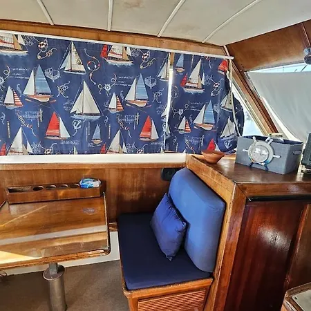 Boat Speedboat G44 보트호텔 *