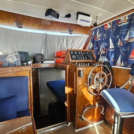 Boat Speedboat G44 Botel Lisbon