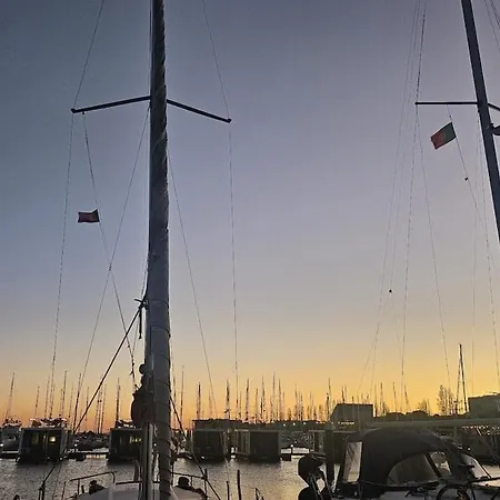 Hotel na wodzie Boat Speedboat G44 *