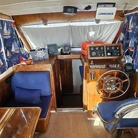 보트호텔 Boat Speedboat G44 *