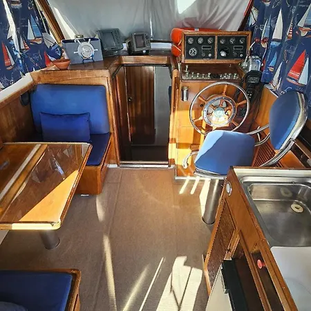 Boat Speedboat G44 보트호텔